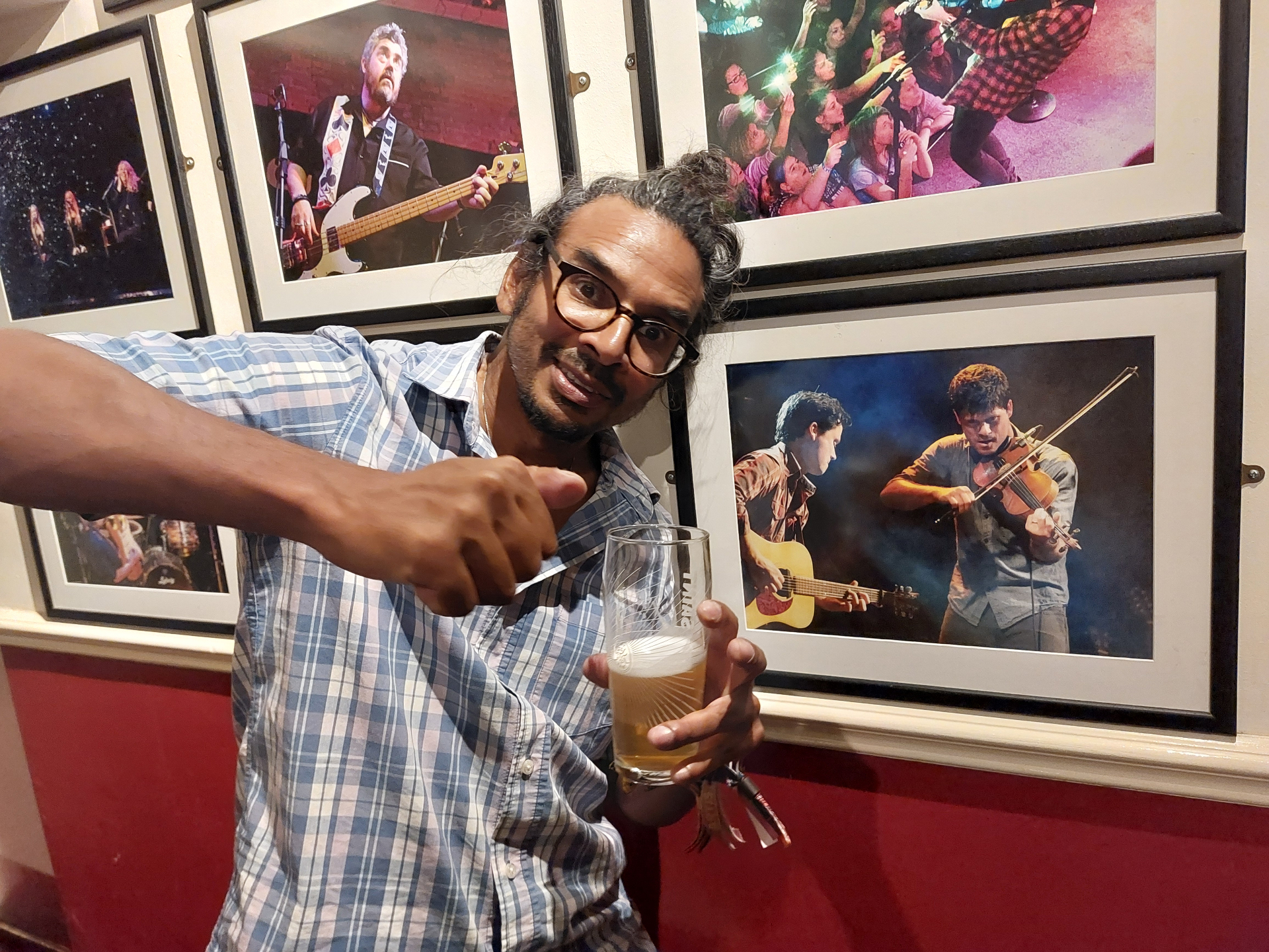 Neil Nayar with a photo of Seth Lakeman at The Brook, Southampton